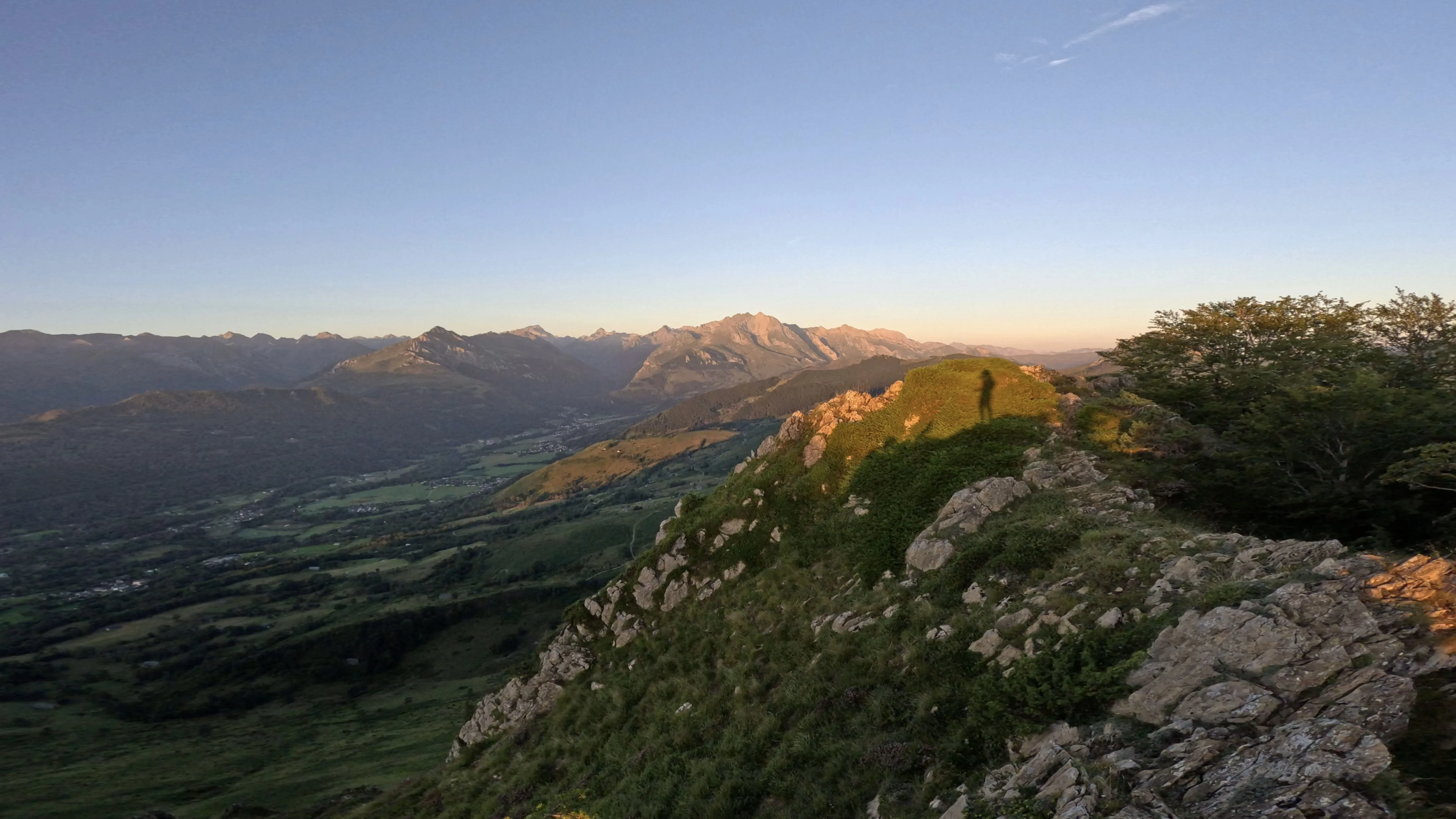 Lever de soleil depuis le gîte Eth Souët, Val d'Azun