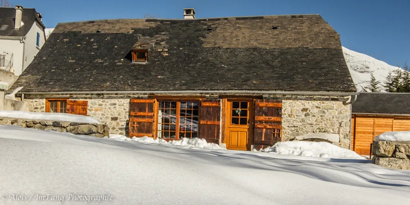 Vue générale gîte Eth Souët — grange rénovée Gaillagos