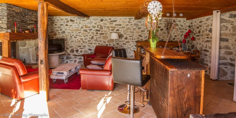 Vue d'ensemble salon et salle à manger ouverts